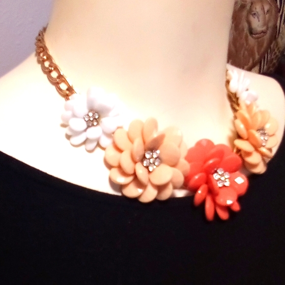 πHPπ Boho Flower Statement Necklace - Picture 2 of 8